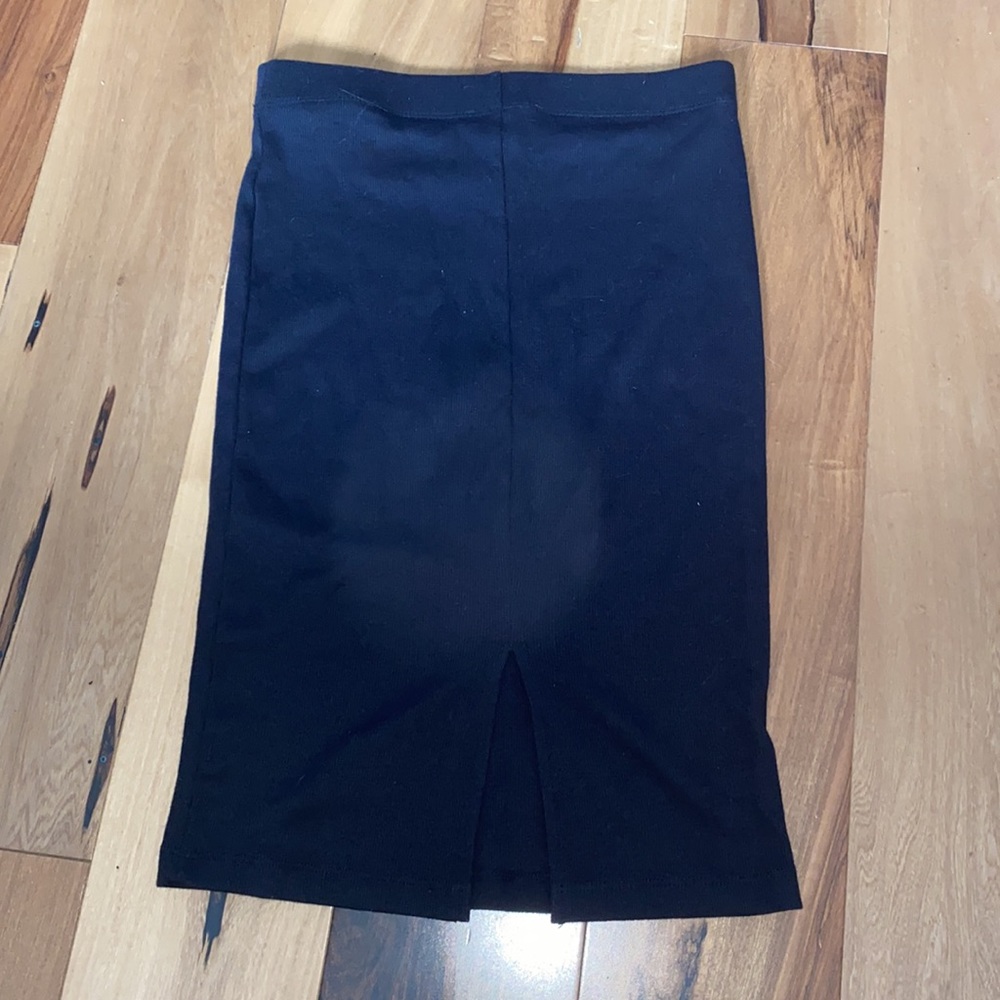LIKE NEW- FOREVER 21 SLIT MIDI PENCIL SKIRT -SMALL - Picture 2 of 3